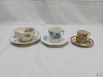 Lote de 2 xícaras de café e 1 de chá, sendo 2 em porcelana  e 1 casca de ovo. Uma com pequeno fio de cabelo.