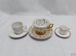Lote de 2 xícaras de café e 1 de chá para colecionador em porcelana diversa.