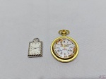 Lote de 2 replicas de relógio de bolso antigos à quartz da coleção Gentleman, necessita de bateria. Medindo o maior 4,5cm de diâmetro.