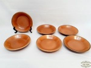 Jogo de 6 Pratos Fundos para massa  em Ceramica Vitrificada Marrom  Padrao oxford. 1 Apresenta Bicado Borda . Medida 21 cm diametro