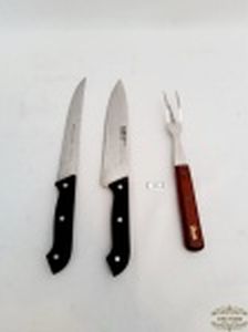 lote 2 facas lamina  aço alema Rostrei  e 1 garfo para carnes cabo em madeira. medida  32 cm as facas, garfo 25 cm