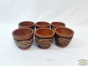 Jogo de 6 Copos Ceramica  tipo Marajoara com relevos.Medida:  7 cm altura x 8 cm diametro