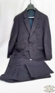 Terno masculino Preto risca de giz  marca  da Dunn e C- Ingles . Medida: calça 98cm de comprimento , cintura 88cm , blazer  68cm comprimento , largura frente e verso 108cm . Composiçao 45% la 55% Poliester.