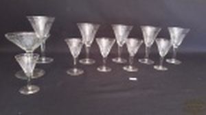 Jogo 11 Taças em fino  cristal  lapidadas., base circular ,  sendo : 1 vinho Branco 10 diametro x 17 altura,  4 vinho tinto 9 diametro  x 15 altura, 1 taça Aberta 12 diametro x 12,5 altura , 4 Aperitivo 7 diametro x 11 altura, 1 taça licor 5 diametro x 9 altura