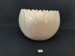 Centro de Mesa Bordas Serrilhadas em Ceramica Luiz Salvador . Medida 16,5 cm altura x 20,5 cm diametro.