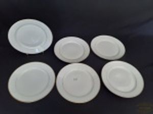 6 Pratos Rasos em Porcelana Branca Friso Ouro. Medidas 23,5 cm diametro