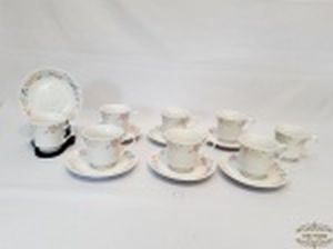 Jogo de 8 Xicaras de Chá em Porcelana Branca Floral . Medida 8 Xicaras 8 cm x 7 cm altura e 7 Pires 14,5 cm diametro.