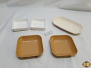 Lote composto de 5 petisqueiras e 1 argola de guardanapo em resina de cias aéreas diversas. Medindo a petisqueira comprida 19cm x 12cm.