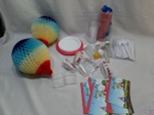 Lote com diversos itens para festa infantil.