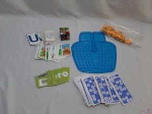 Lote de brinquedos diversos, composto de bingo, cubo mágico, etc.