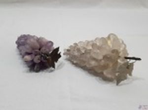 Jogo de 2 cachos de uva decorativo em pedras. Medindo 15,5cm de comprimento.