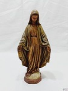 Imagem de Nossa Senhora em gesso com policromia. Medindo 31cm de altura.
