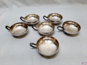 Jogo de 6 taças de sorvete em prata 90 Eberle. Medindo 8,5cm de diâmetro x 4,5cm de altura.