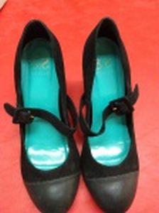 Sapato feminino na cor preta em camurça no tamanho 38 da marca S|S.