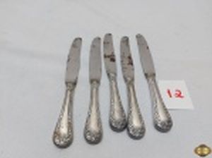 Jogo de 5 facas de sobremesa em prata Meridional EPNS 100 com lamina em aço carbono. Medindo 20,5cm de comprimento. Necessitam de limpeza.