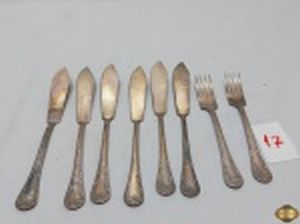 Jogo de 8 talheres de peixe em prata Meridional EPNS 100. Medindo 2 garfos 16,5cm de comprimento e 6 facas 19,5cm de comprimento. Necessitam de limpeza.