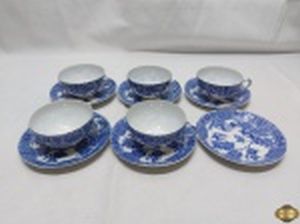 Jogo de 5 xícaras de chá em porcelana casca de ovo oriental azul e branca. Medindo a xícara 9cm de diâmetro x 4,5cm de altura.