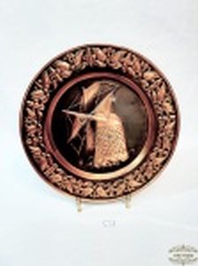 Prato Decorativo em Metal Acobreado Representando Moinho. Medida: 28 cm diametro