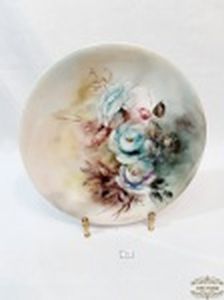 Prato decorativo Floral Pintado a mão em Porcelana . Medida: 24 cm diametro