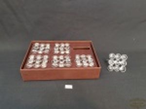 6 Argolas Guardanapos em Metal com Pedras em Acrilico na Caixa. Medida: 6,5 cm x 6,5 cm x 3,5 cm