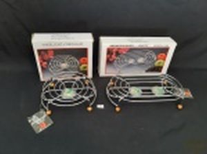 2 Rechaud sendo 1 Redondo e 1 Oval em Metal na Caixa. Medida: Redondo 17,5 cm diametro x 5,5 cm altura e Oval 30 cm x 15,5 cm x 5,5 cm altura