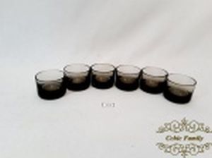 Jogo de 6 Copos Licor em  cristal  Fumê. Medida: 3,5 cm altura x 4,5 cm diametro . 3 apresentam mini bicados borda