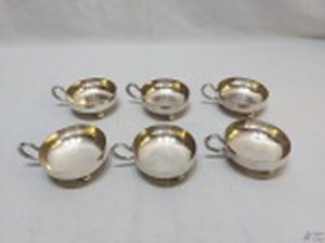 Jogo de 6 taças de sorvete, sobremesa em prata 90 com alça trabalhada. Medindo 8,5cm de diâmetro x 4,5cm de altura.