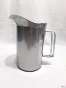 Jarra de água, sucos com coador em aço inox Eberle. Medindo 22cm de altura.