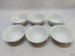 Jogo de 6 cumbucas bowl em porcelana Schmidt branca. Medindo 13,5cm de diâmetro x 5,5cm de altura.