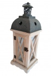 Lanterna para vela em madeira com vidros nas laterais e com parte superior em metal envelhecido trabalhado, Medida 40 cm de altura.