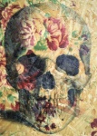 Placa de madeira com imagem de caveira com flores. Medida 35x25cm.