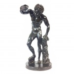 Grande escultura de bronze representando figura masculina. Apresenta a inscrição Vatican na base, excepcional fundição. Europa, Séc. XIX. 56 cm de altura.