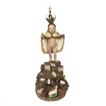 Bela escultura em madeira representando Menino Jesus da lapinha. Brasil, Bahia, Séc. XIX. Acompanha roupa e coroa da mesma época. 35 cm sem a coroa. 41 cm com a coroa.