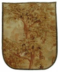 Fragmento de tapeçaria Aubusson, decorada com paisagem, árvores, pássaro e castelo ao fundo. Borda inferior abaulada. França. Séc. XVIII. 86 x 65 cm.