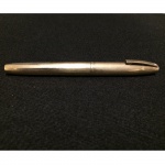 Caneta tinteiro Sheaffer em ouro. 14 k.  Por motivo de segurança, as obras não encontram-se na galeria.