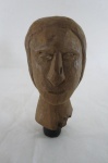 ARTE POPULAR - Um (1) ex-voto escultura em madeira representando "Cabeça". Medida: 13 x 8 cm.