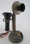 VINTAGE- Antigo telefone de mesa em metal com disco, fone em baquelite preto, modelo 446 da Companhia Telefônica Brasileira. Med. 29 x 23 cm. Não testado, vendido no estado.