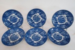 ENGLISH SCENERY WOODS WARE  WOOD & SONS  Conjunto com seis pires em porcelana inglesa branca decorada em tom azul, centro no padrão dito fazendinha e borda floral. Med. 25 cm