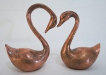 Duas(02) esculturas em bronze cinzelado, representando " Cisnes". Peso total 1600 gramas. Meds.16,5 cm alt, 15 cm alt.