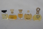 Cinco ( 5) antigas miniaturas francesas de grandes marcas de perfumes, dentre eles: Azzaro 9, Van Creef e Arples, Fidji, Magie Noire e outro.