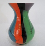 SEGUSO  Vaso em Murano com decoração multicolorida. Assinado e selado na base, década 70. Med. 16 cm alt. Marcado na base . Brasil.
