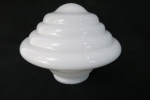 Grande Globo em opalina leitoso, moldado em gomos, original anos 60. Med. 18 x 22 cm, bocal 9,5 cm.