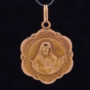 Medalha de ouro 18 k, de um lado Sagrado Coração  e do outro lado Nossa Senhora. Peso 1,5 g. NO ESTADO.