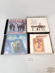 Lote 04 Cds Diversos sendo : Indiana Jones; singin' in the rain ; forrest gump the soundtrack - 2 discos ; Friends