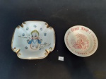 Lote 2 Peças em Porcelana sendo 1 Cinzeiro e 1 Prato decorativo Cena Galante . Medidas : Cinzeiro 14,5 x 14,5 cm e prato 12 cm diametro