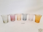 Jogo 6  copos para aperitivo em vidro colorido  Medida:5,5 cm de altura e 5 cm de diametro