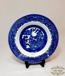 Prato em porcelana inglesa Willow  branca e azul,  Media 21,5 cm diâmetro. Apresenta pequeno bicado