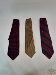 3 gravatas masculinas em seda , de varias marcas .