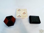 Lote 3 Caixas Porta Joias em Madeira Diversos Modelos. Medida Maior 15 cm x 15 cm  5 cm altura e Menor 12 cm x 10 cm x 4 cm altura.