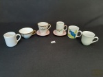 Lote de 6 Xicaras de Café em Porcelanas Diversas. Medidas Maior 6 cm altura x 3,5 cm diâmetro  e Menor 4 cm altura x 6,5 cm diâmetro e 2 Pires 7 cm x 7 cm.